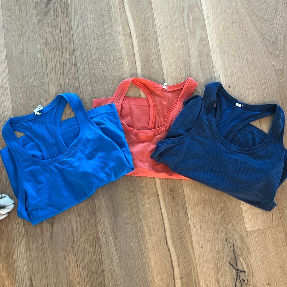 Lululemon swiftly waist length tanks size 6